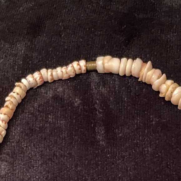 Vintage 70’s Unisex Spotted Puka Shell Beaded Necklace 17 1/2” Long Barrel Clasp - Picture 4 of 4
